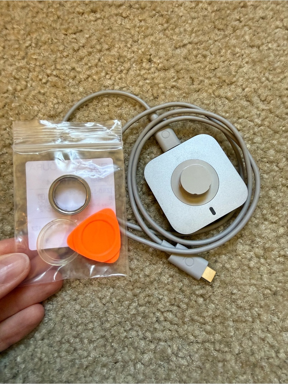 Gold Oura Ring 4, Size 8, w Charging Dock & Ring Protector